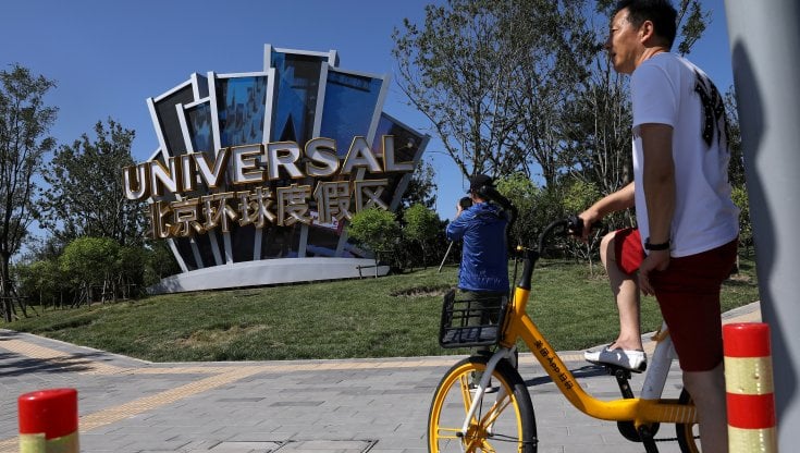 Cina. Pechino è pronta per il nuovo assalto del turismo: via al parco Universal Studios, è il più grande del mondo