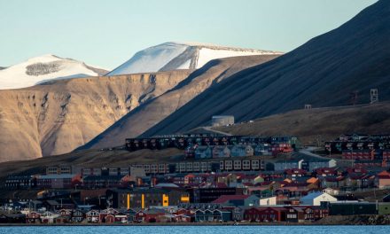 Isole Svalbard a numero chiuso? La Norvegia vuole limitare i turisti per il clima