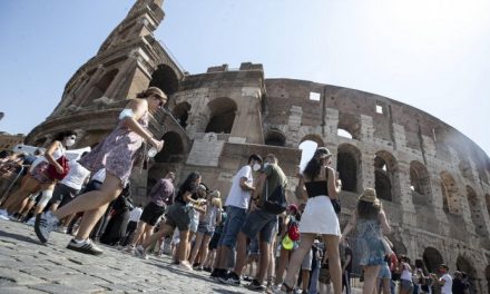 In estate 35 milioni di pernotti da turisti stranieri: meglio che nel 2020, ma il 2019 è lontanissimo
