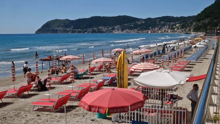 Vacanze estive per 33,5 milioni di italiani. Ma uno su tre non esce di regione