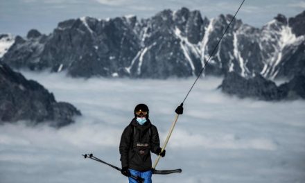 Sci, Francia. Castex: “Obbligo mascherina per chi è in fila per seggiovie o ski-lift”