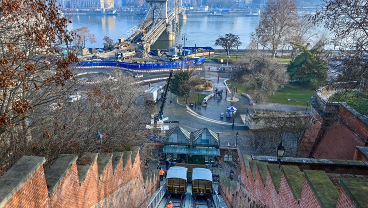 Il restauro della funicolare di Budapest. Il “trenino” panoramico degli imperatori riaprirà a gennaio