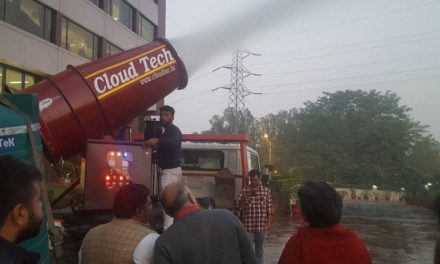 L’India combatte lo smog a cannonate d’acqua