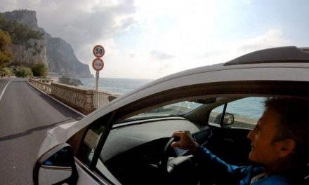 Italiani sempre più smart e tecnologici al volante