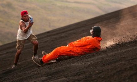 Nicaragua, il brivido del “boarding” sul vulcano attivo ha già fatto tornare il turismo globale