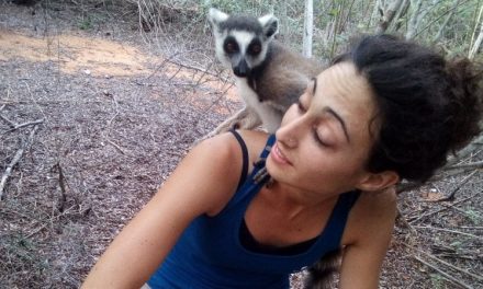 La naturalista italiana che ascolta il canto degli ultimi lemuri in Madagascar