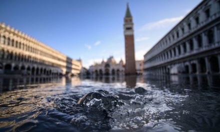 Venezia dimostra perché le città costiere finiscono sott’acqua anche con la bassa marea