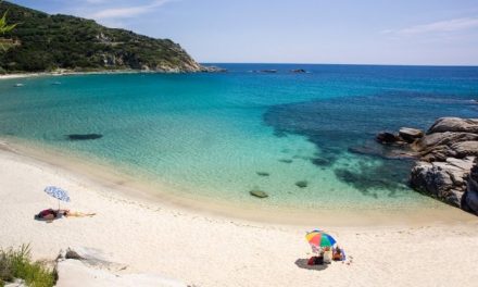 Le spiagge italiane più belle secondo i viaggiatori europei, tra mare cristallino e paradisi segreti
