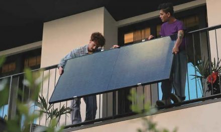 Pannelli solari da balcone contro il caro bollette