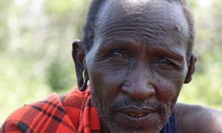 Via dal bush: spari e machete contro i Masai. La denuncia: “Messi in fuga per i trofei di caccia”