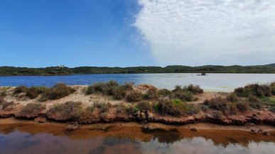 La natura difesa con l’ecotassa: Minorca, l’isola green che ha detto no ai megaresort