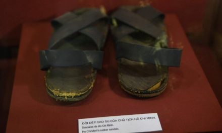 Vietnam, altro che griffe: tutti a caccia dei sandali in gomma alla Ho Chi Minh