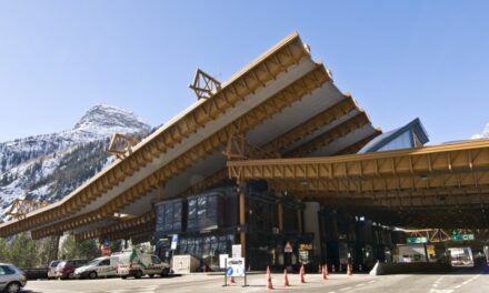 Il traforo del Monte Bianco chiude per 3 settimane. Con il fermo invernale al Gran San Bernardo, traffico italo-franco-svizzero a rischio tilt