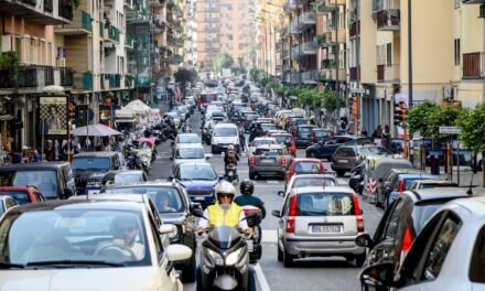 In Italia ci sono sempre più auto, la mobilità sostenibile non decolla