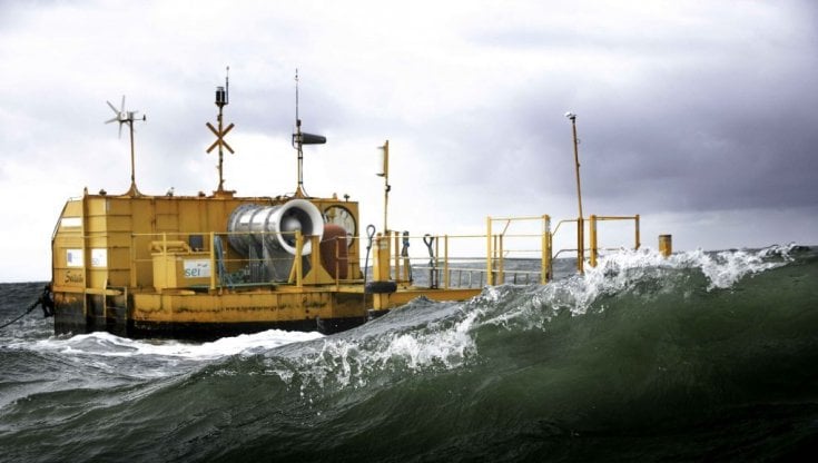 In Scozia l’energia si produce con le onde del mare