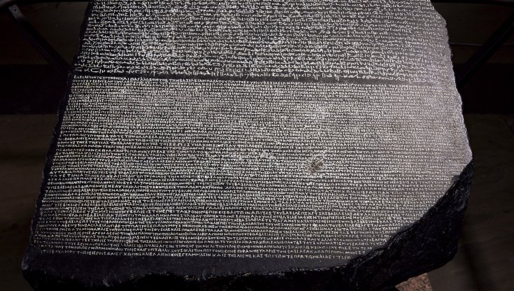 Stele di Rosetta, l’Egitto la reclama al British Museum. “Icona della nostra storia, Londra deve restituircela”