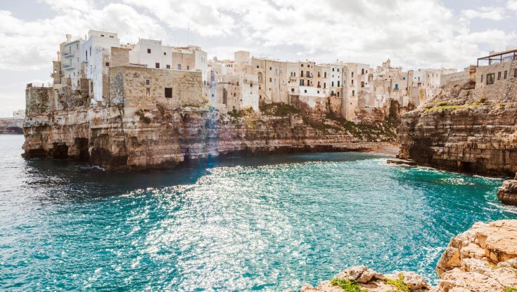 Turismo, Italia regina dell’ospitalità: Polignano a Mare il luogo più accogliente al mondo