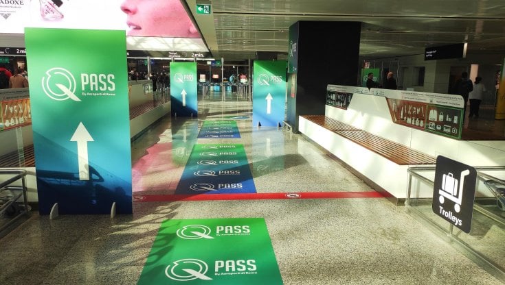 Aeroporti, a Fiumicino c’è QPass: corsia preferenziale ai varchi di sicurezza per chi prenota online