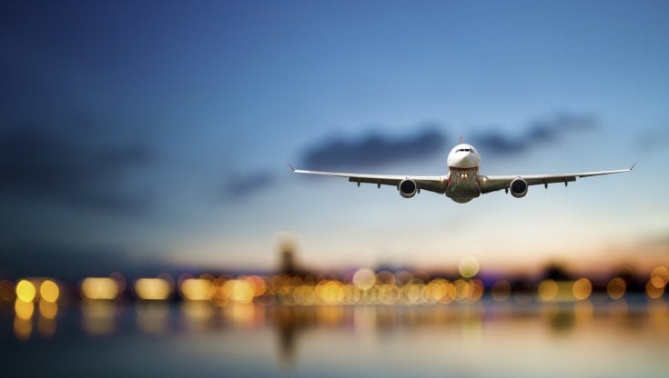 Trasporto aereo, l’accordo tra Consiglio e Parlamento Ue per abbattere le emissioni