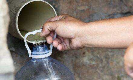 I ricchi consumano troppa acqua e la diseguaglianza peggiora la crisi idrica