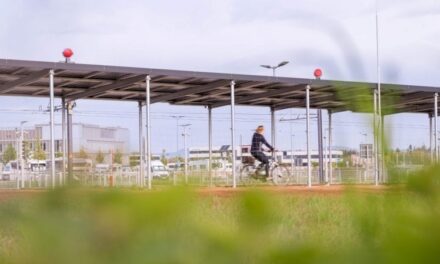 La prima ciclabile coperta da pannelli solari in Europa