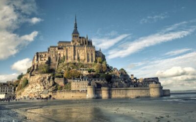 L’abbazia del Mont-Saint-Michel compie 1000 anni. Tra storia e leggenda, un’icona che avevamo quasi perso