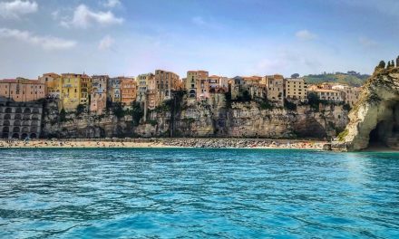 Tropea, il borgo più bello d’Italia: un viaggio nei gioielli incastonati sulla costa degli Dei