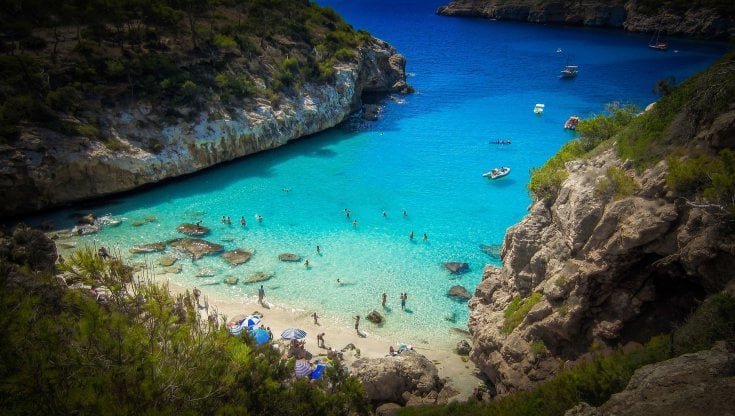 Le top 10 dell’estate: la Sicilia in testa per i voli, le Baleari per i pacchetti
