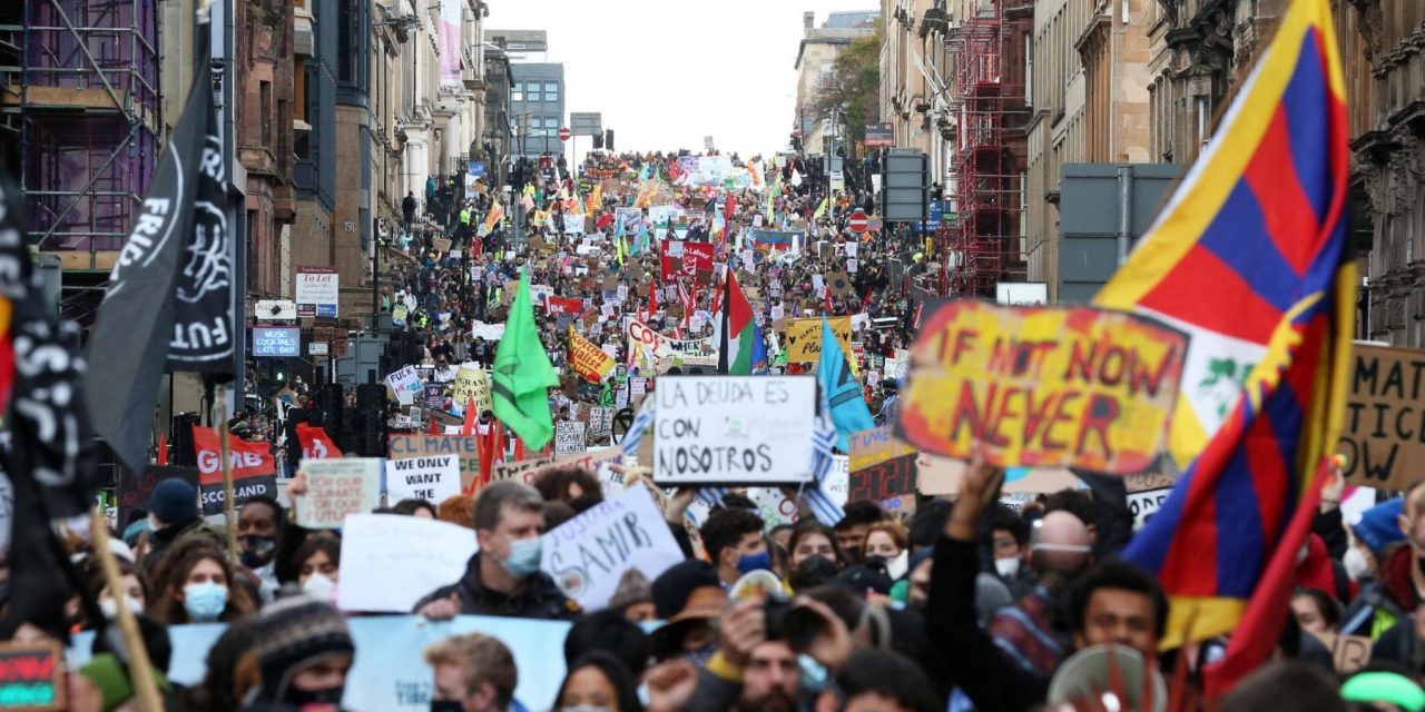 Cop26 migliaia di giovani in corteo con Greta Thunberg: “E’ chiaro che Cop26 è un fallimento”