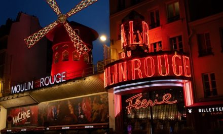 Airbnb rivisita il Moulin Rouge: per tre notti sarà la dimora da sogno di tre coppie fortunate