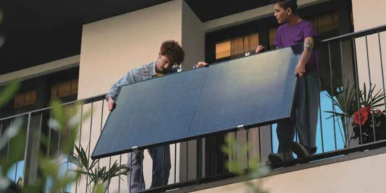 Pannelli solari da balcone contro il caro bollette