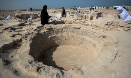 Emirati Arabi, monastero cristiano emerge dalle dune di un’isola di sabbia: “È preislamico e testimonia una società melting pot”