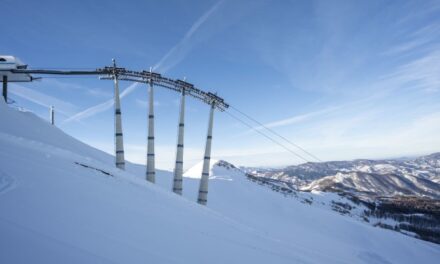 Prima neve sull’Appennino. Apre lo sci l’Abetone, in Abruzzo vento e maltempo rinviano la festa