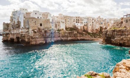 Turismo, Italia regina dell’ospitalità: Polignano a Mare il luogo più accogliente al mondo