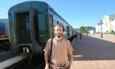 In treno fino alla Papua Nuova Guinea, Gianluca Grimalda:  “È dal 2011 che cerco di viaggiare a bassa intensità carbonica”