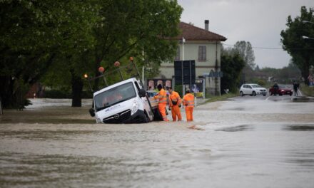 Alluvione in Emilia Romagna, il meteorologo: “Danni dell’acqua aggravati dalla siccità”