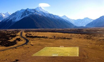 Nuova Zelanda, assaggi di World Cup: sotto il Monte Cook, il match nel campo di calcio più bello del mondo