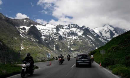 Austria. Grossglockner, limiti più bassi e sconti alle auto elettriche sulla strada panoramica del ghiacciaio che muore